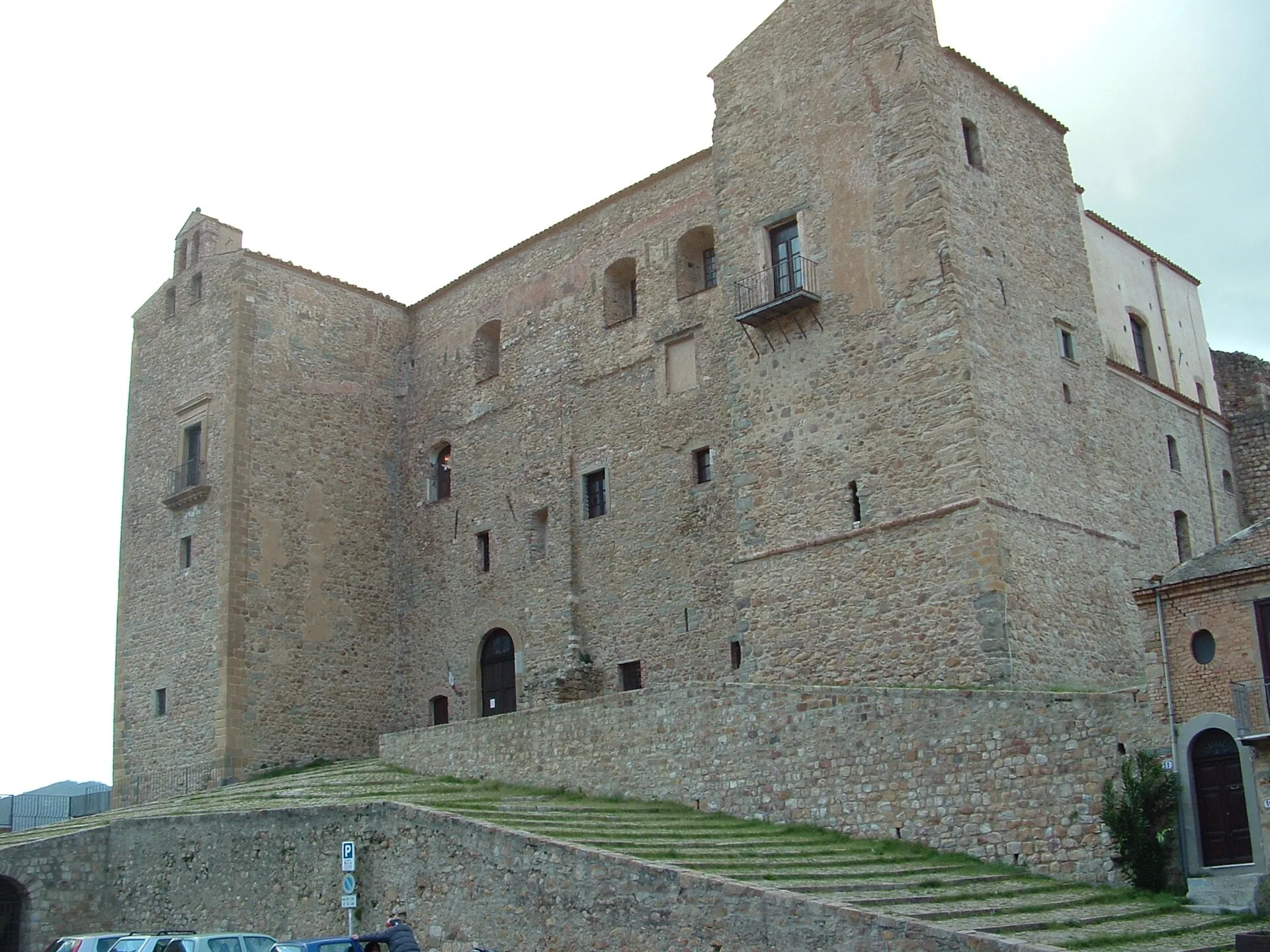 Il castello dei Ventimiglia a Castelbuono, fondato nel 1316 sul colle di San Pietro