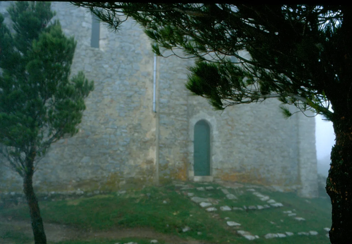L'area del castello dei Ventimiglia a Geraci Siculo, sul crinale che domina la valle